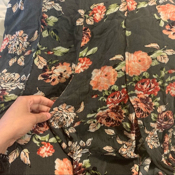 Floral Flowy Pants - Picture 6 of 7